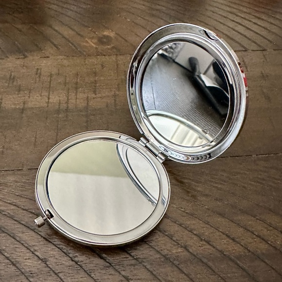 NEW!! Glam Compact Mirror - Picture 6 of 13